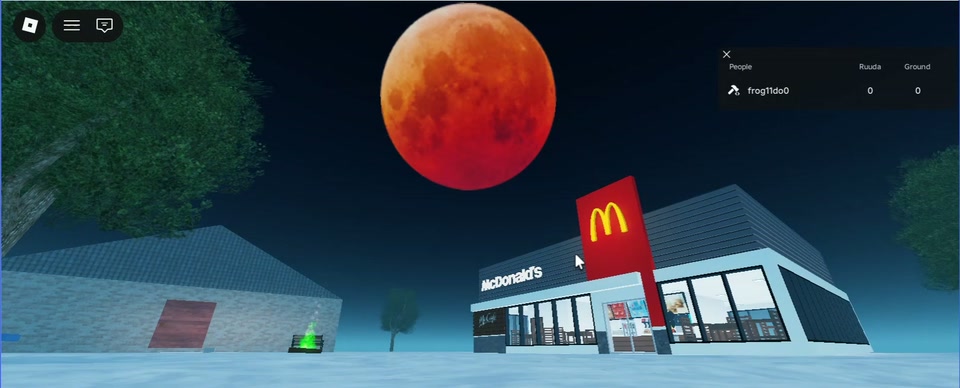Атмосферная ночная локация с красной луной, созданная в Roblox Studio